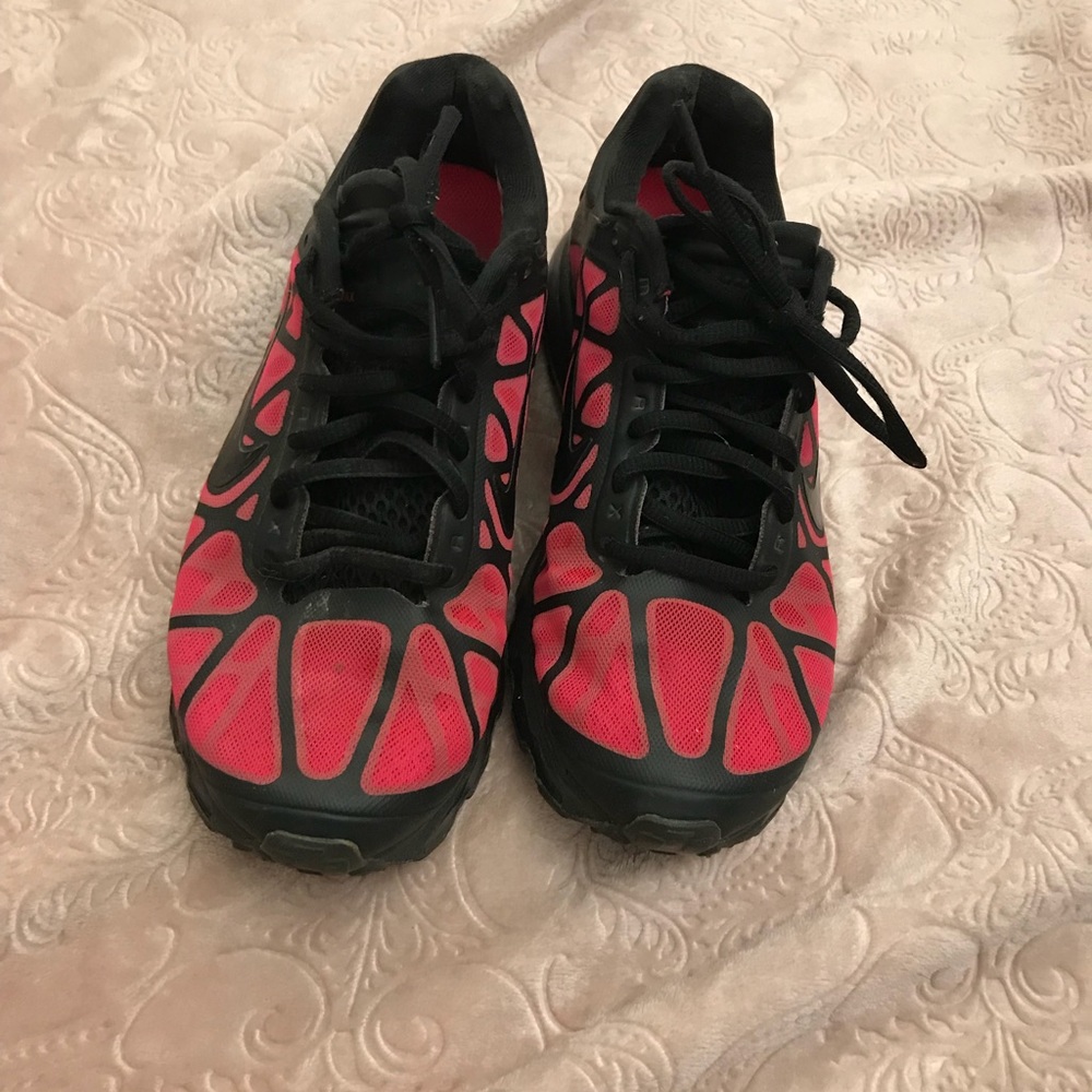 Nike air max women’s pink and black.